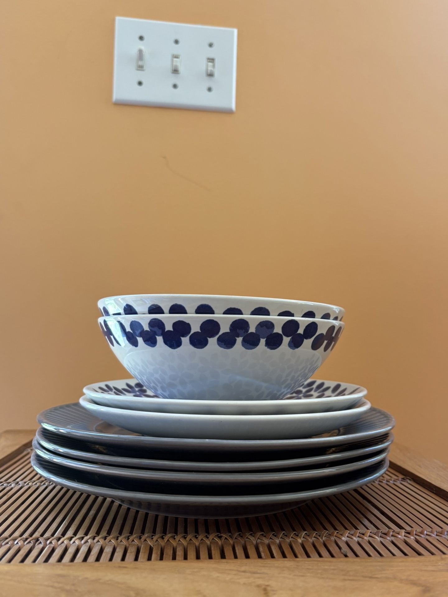 8-Piece Modern Dish Set – Grey, White & Blue Floral