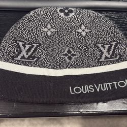 Lv hat