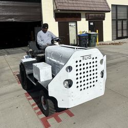 Tug tractor Runs Great 