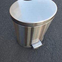 TRASH  / WASTE BIN  -  Bathroom