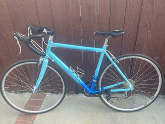 Fuji women bike size 53 / 9 gears freshly tund up shimano tiagra components ready for the road