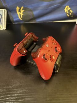 Xbox Controllers w/ charging Dock