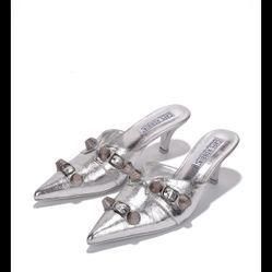 Cape Robbin Silver Pointed Heels (Retired Heel) New Size 9