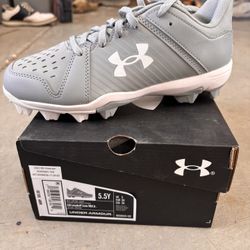5.5 Youth Under Armour Low Baseball Cleat - NEW