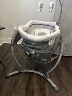 Graco baby sale bassinet swing