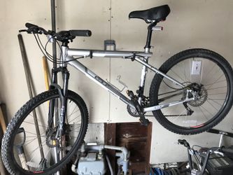 Gt avalanche best sale 2.0 bike