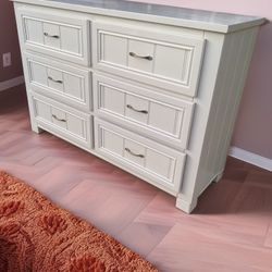 ROOMS TO GO WHITE DRESSER 