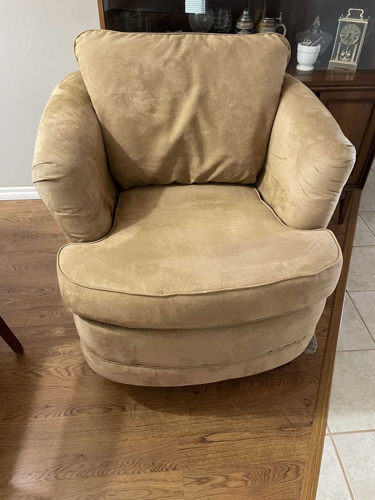 2 Heritage House Swivel Chairs