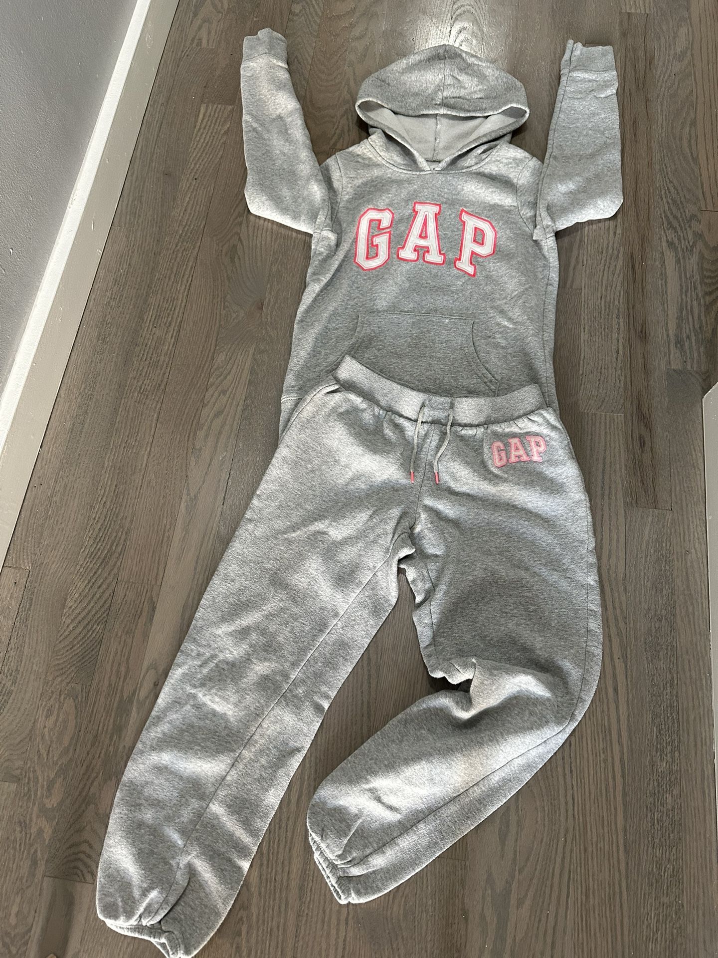 Gap jogging Suit Size 10