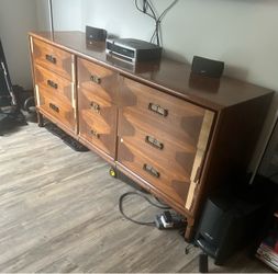 Big dresser 9 drawers