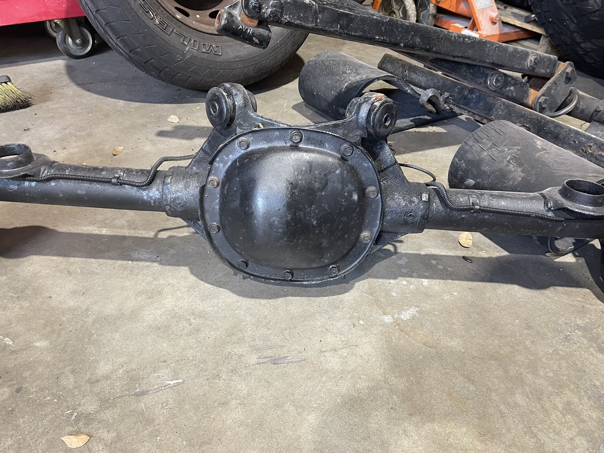 Monte Carlo Cutlass G Body 10 Bolt 7.5 Posi Rear End