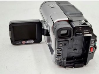 SONY VINTAGE HI8 VIDEO CAMCORDER NIGHTVISION W LCD SCREEN & CASE INCLUDED