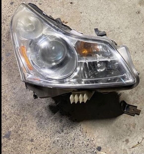 07-09 Infiniti g35 headlight