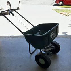 Fertilizer spreader 