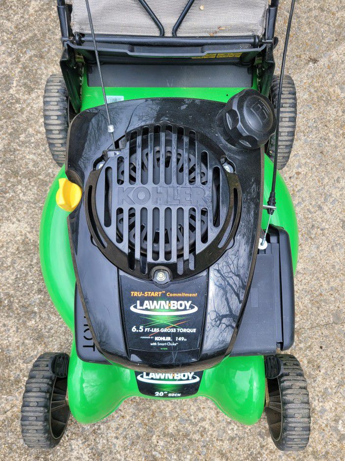 (Like New) Lawn Boy 3-in-1 ready for mulching, bagging or side discharge Kohler 149cc 6.5hp Engine. 