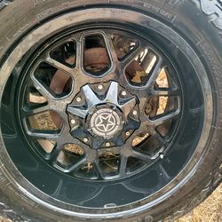 All 4 DWG offroad Wheels with good Tires N Good tread. 33x12.50 R20 LT