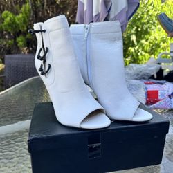 WHITE KATY PERRY BOOTS/HEELS