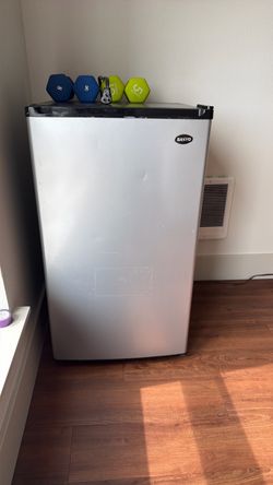 Sanyo Eclipse Series Mini Fridge