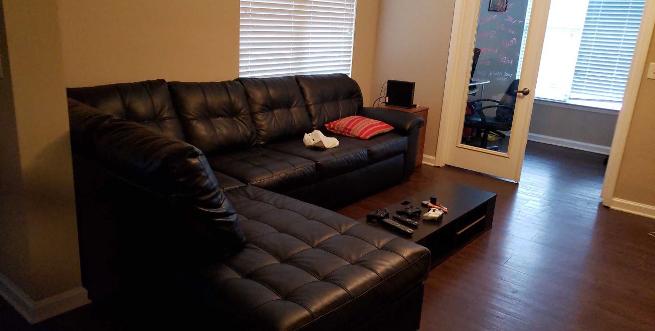 Nice sectional! No damages.