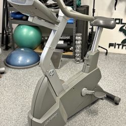 Life Fitness 90C Stationary Bike - Commercial Gym Quality
