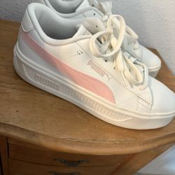 Women Size  8  1/2  Puma 1x Use Only 