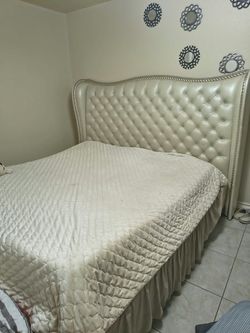 Selling King size Bed