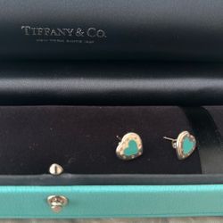 Earring 