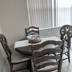 Dinning Room Table And Chairs 