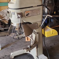 Batidora Industrial Globe De 30 Cuartos No Tengo LA Olla Ni Los Batidores 