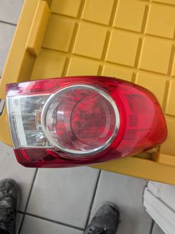 Toyota Corolla left teill light
