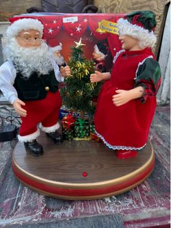Animated Christmas Decoration 1998 Gemmy Dancing Claus Couple Santa Claus and Mrs. Claus