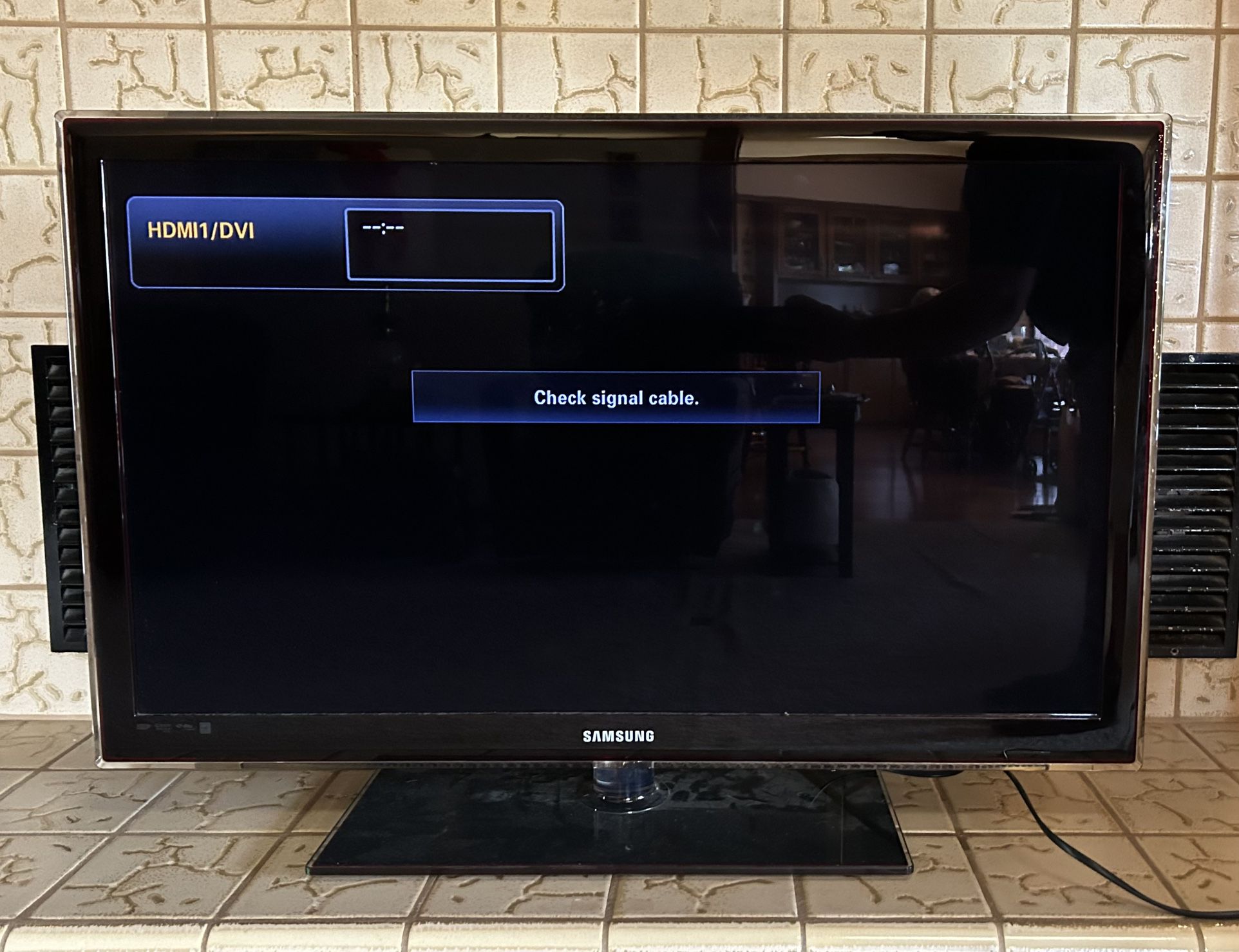 TV DVD HDMI AV 40” Inch Flat Screen