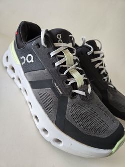On Cloud Women's Size 9 Shoes