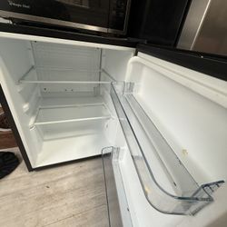 Vissani Mini Fridge 