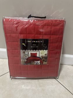 Brand New Reversible Quilt Set