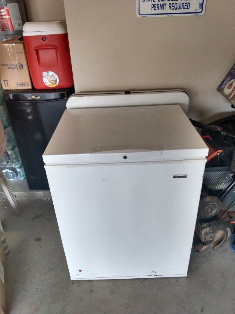 2 Chest Freezes  For Sale Both Are For 500.00 R  Best Offer. One Is a Kenmore  the small and Large is a Frigidaire