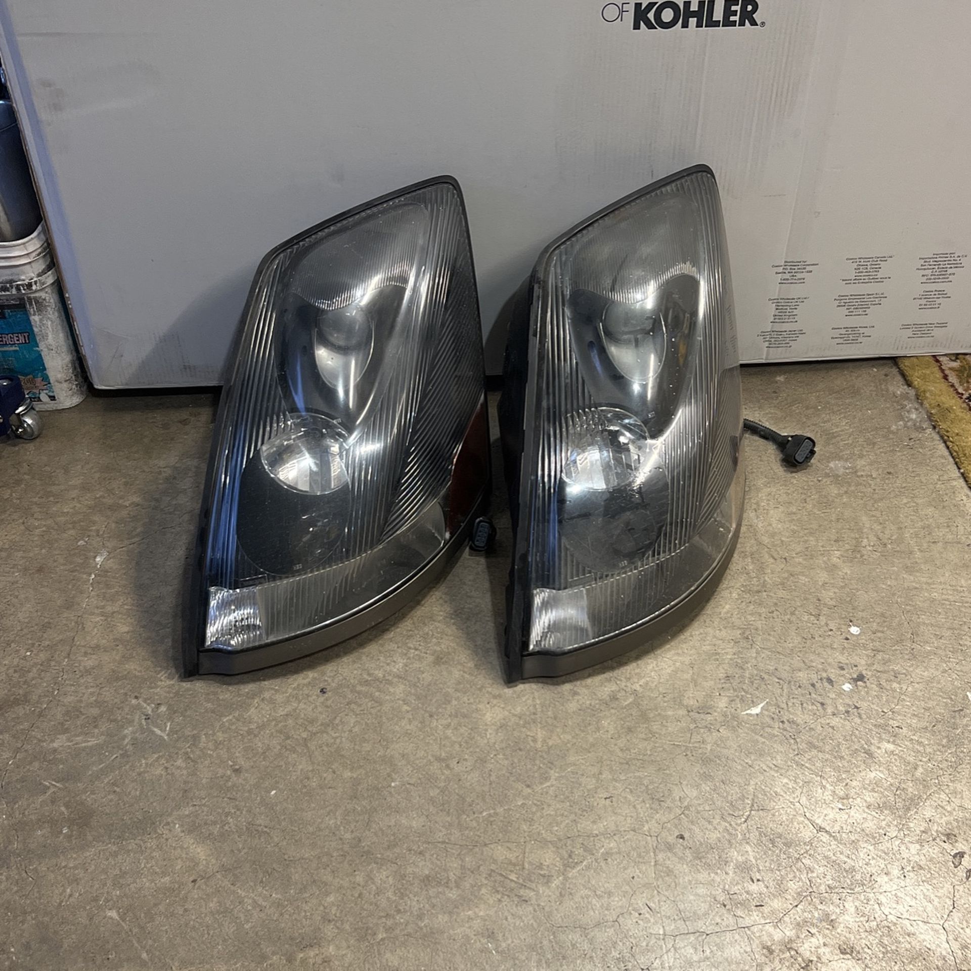 Volvo Headlight Driver-Side