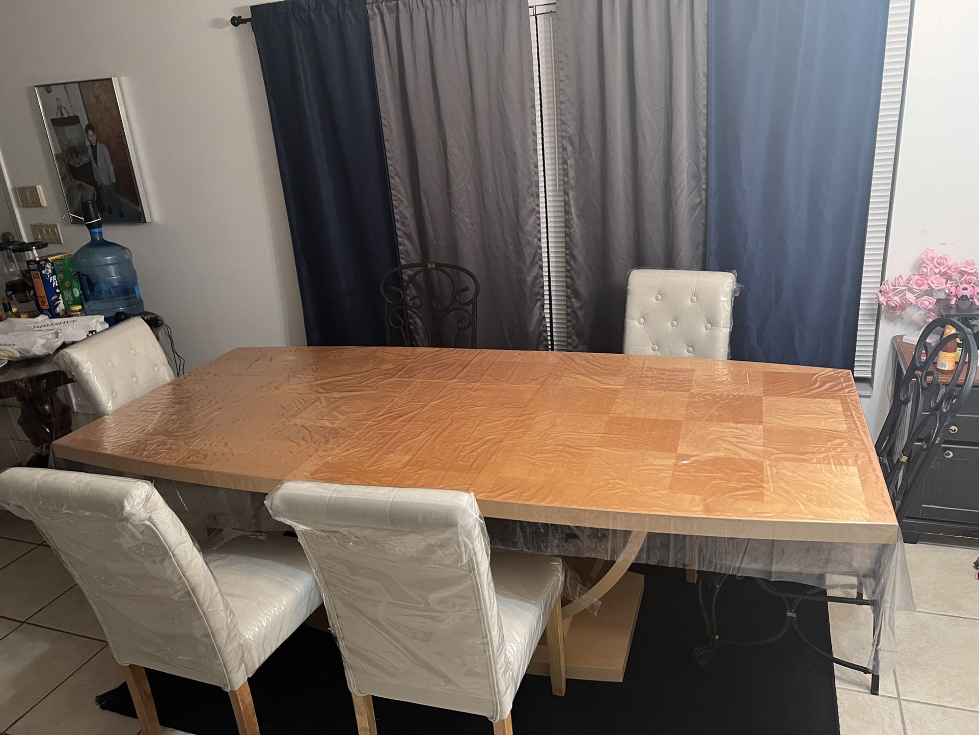 Soild table And Chairs