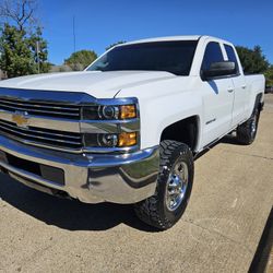 2017 Chevy Silverado 2500hd 4x4  Short Bed