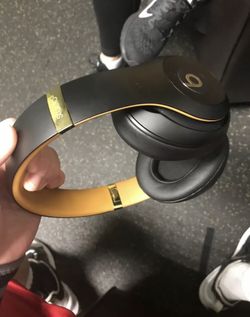 Beats studio 3s new, great condition only used 2 times