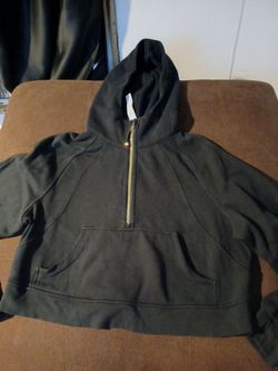 Lululemon sweatshirt and leggings