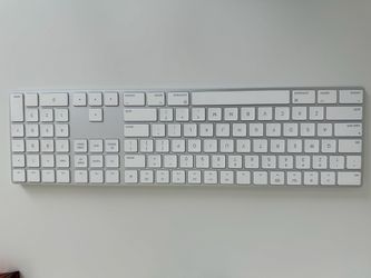 Apple Magic Keyboard with numeric pad like new