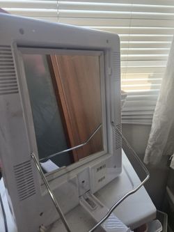 Mirror  Portable  With  Light Used