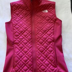 North Face Women's Quilted Vest XS, Pink for Sale in Hacienda
