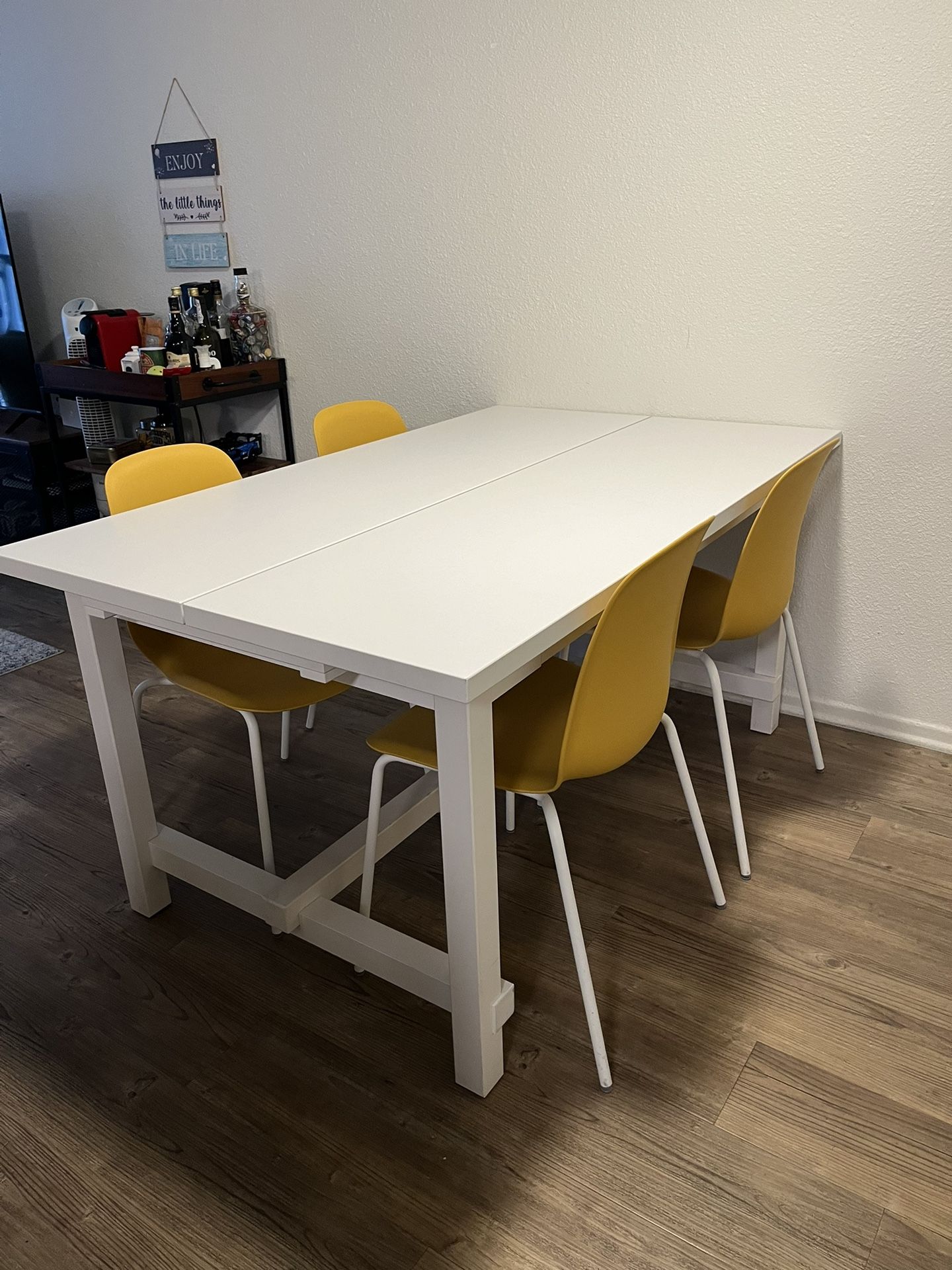 Extendable dining Table White