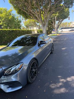 Mercedes-Benz E-Class Sedan
