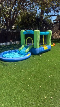Kids jumpy / pool