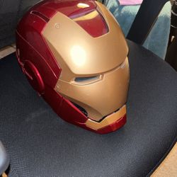 Iron Man Helmet (lights Up)