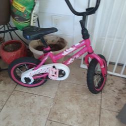 Girls Minnie Bike $15.00 Cash Only (Serious Buyers)