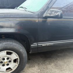 98 GMC SIERRA V8 5.7 4X4 GOOD MOTOR GOOD TRAN RUNS GOOD 